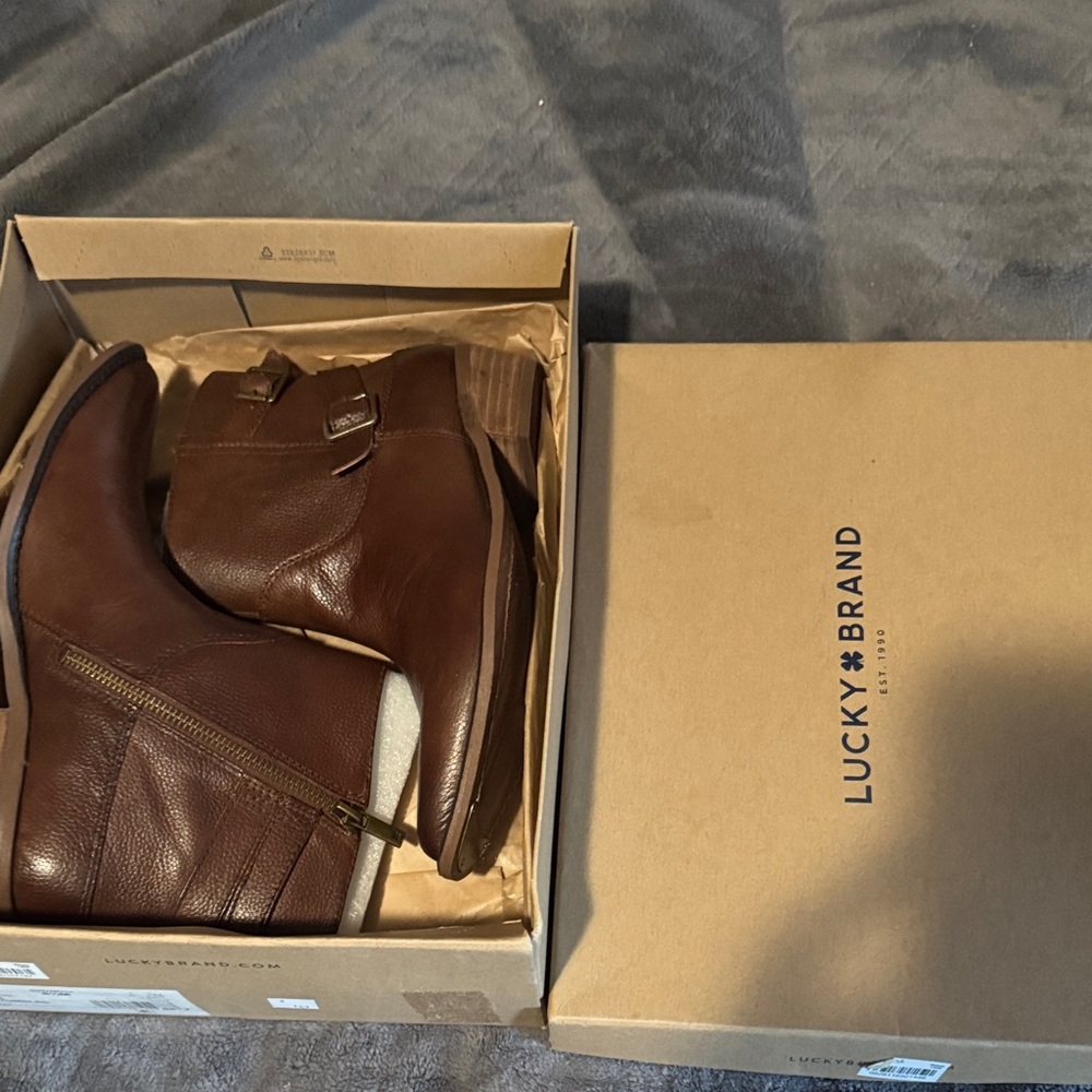 Lucky Brand women Brown Leather Boots with Zipper